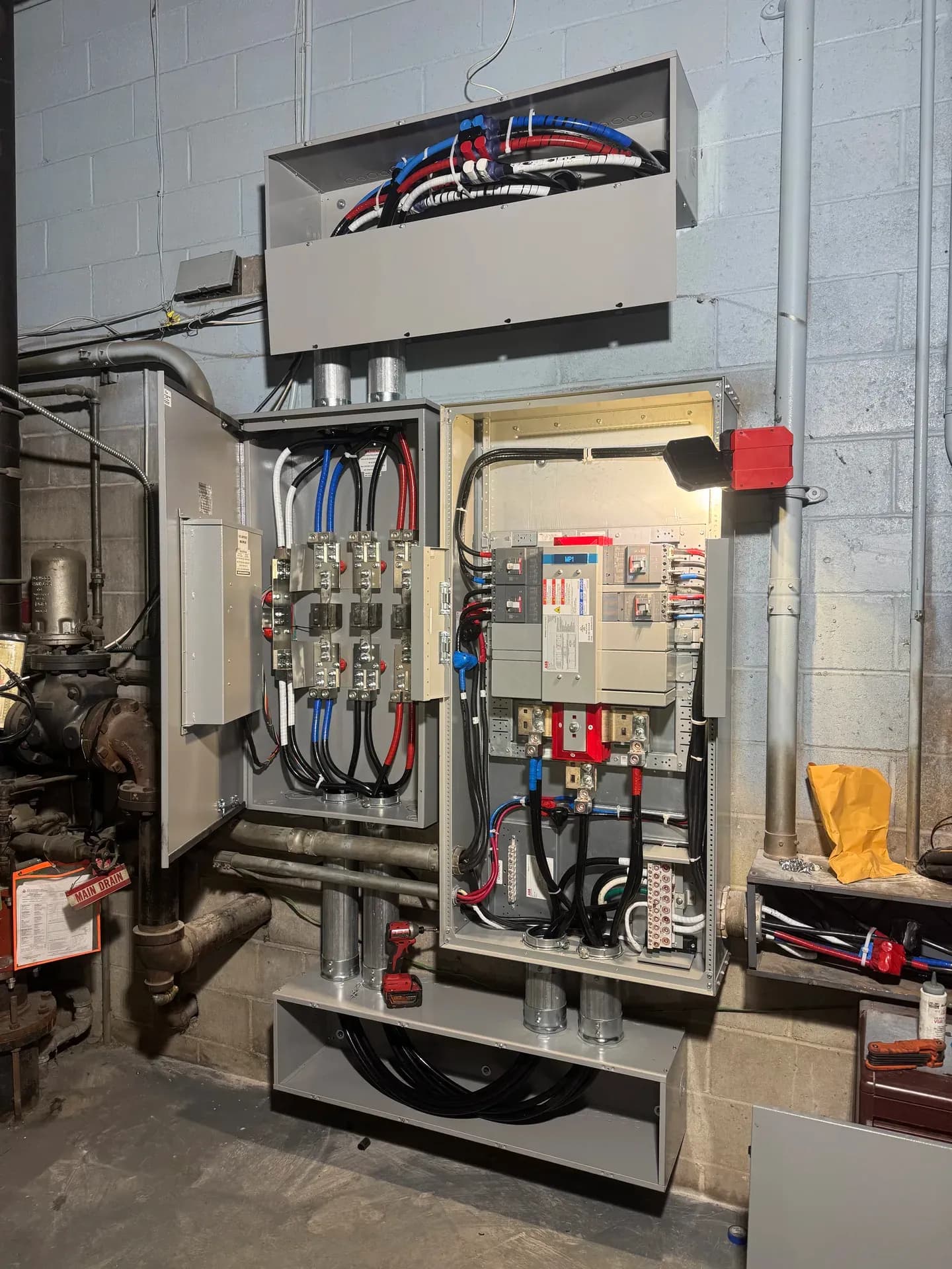 Commercial 3-phase 208V 800 amp meter and switchgear replacement